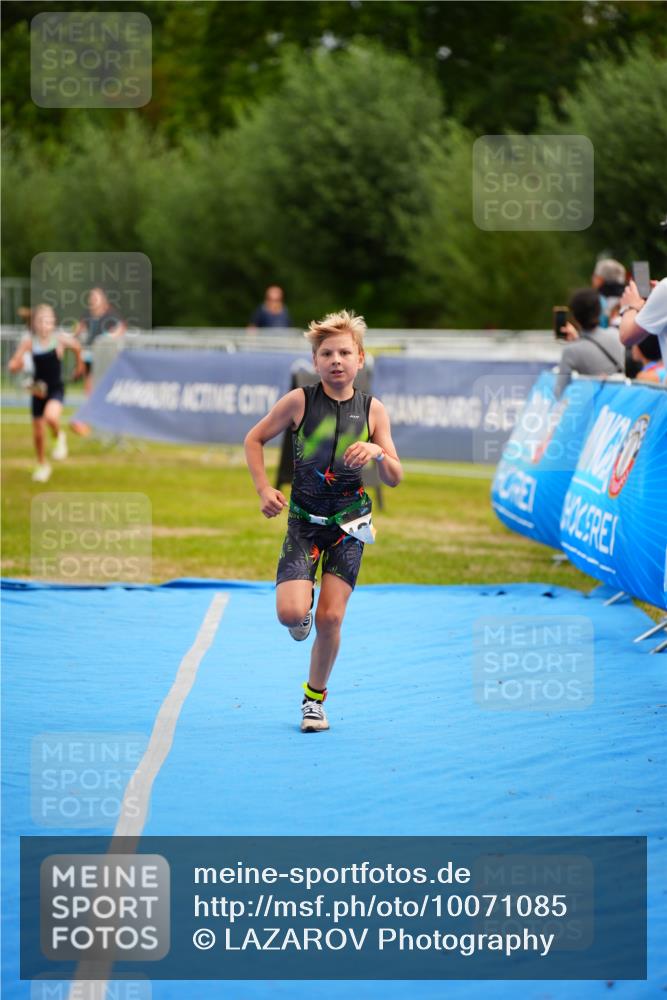 30.08.2026 - Elbe Triathlon Hamburg LAZAROV Photography http://msf.ph/oto/10071085 30.08.2026 12:56:48 Ziel 1835, 1848 meine-sportfotos.de