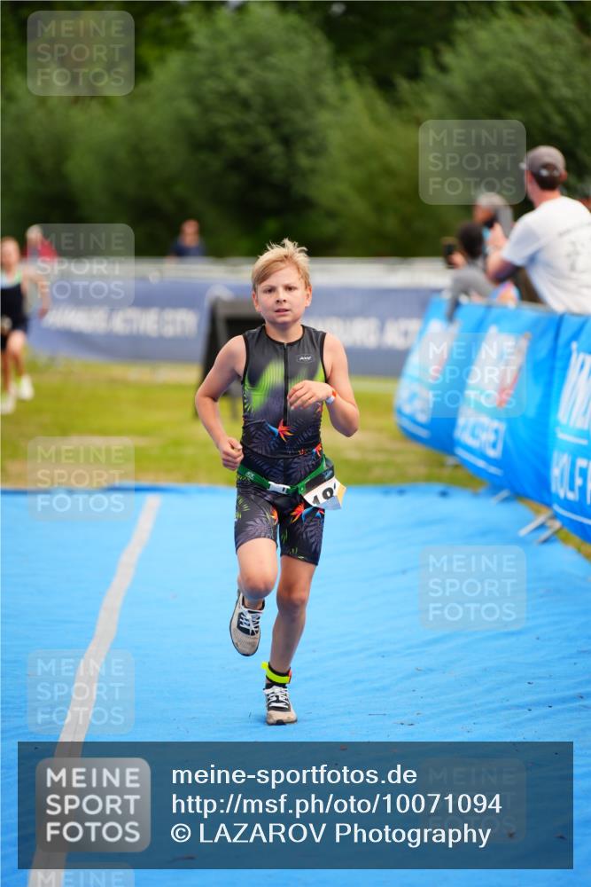 30.08.2026 - Elbe Triathlon Hamburg LAZAROV Photography http://msf.ph/oto/10071094 30.08.2026 12:56:49 Ziel 1835, 1848 meine-sportfotos.de