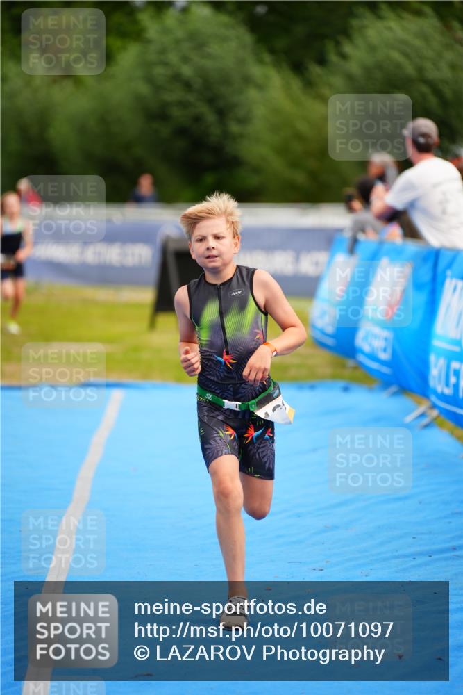 30.08.2026 - Elbe Triathlon Hamburg LAZAROV Photography http://msf.ph/oto/10071097 30.08.2026 12:56:49 Ziel 1835, 1848 meine-sportfotos.de