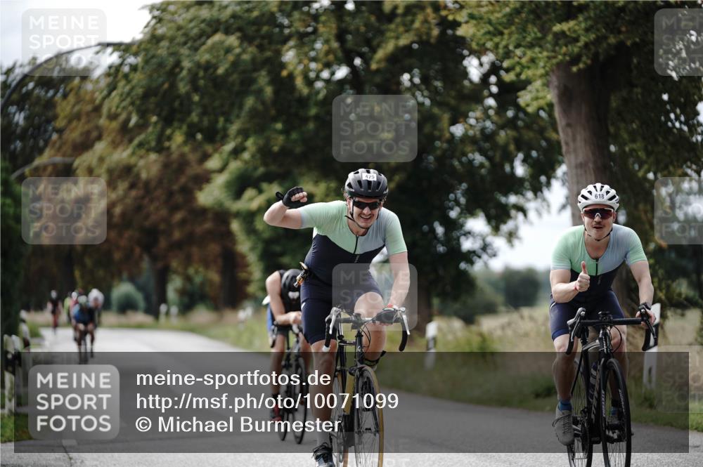 30.08.2026 - Elbe Triathlon Hamburg Michael Burmester http://msf.ph/oto/10071099 30.08.2026 10:01:33 Radfahren 475, 618, 637, 782, 975 meine-sportfotos.de