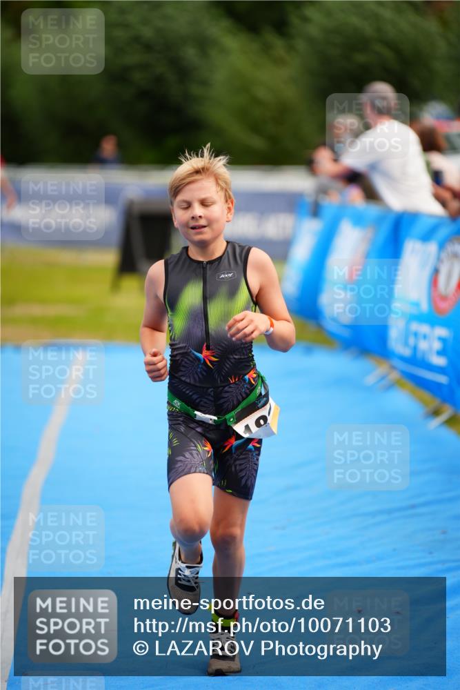 30.08.2026 - Elbe Triathlon Hamburg LAZAROV Photography http://msf.ph/oto/10071103 30.08.2026 12:56:49 Ziel 1835, 1848 meine-sportfotos.de