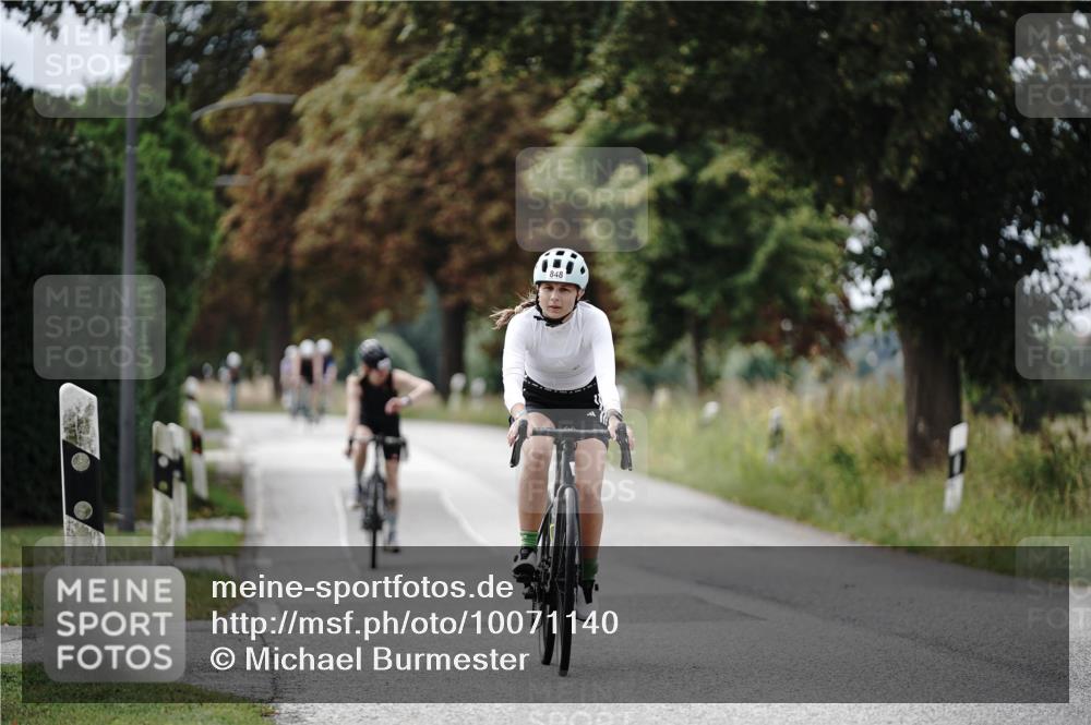 30.08.2026 - Elbe Triathlon Hamburg Michael Burmester http://msf.ph/oto/10071140 30.08.2026 10:01:57 Radfahren 827, 848 meine-sportfotos.de