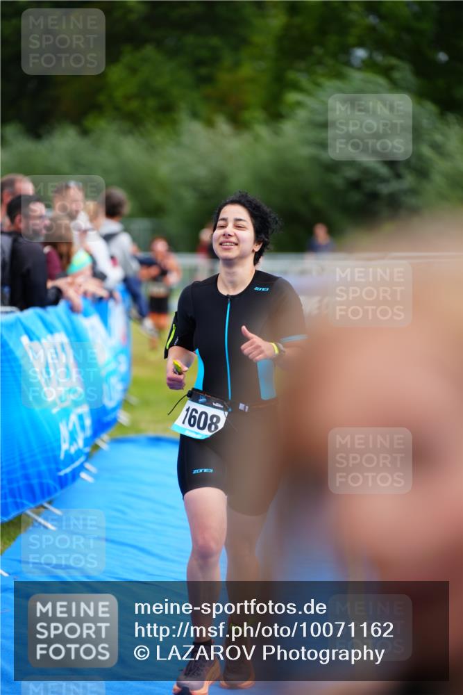 30.08.2026 - Elbe Triathlon Hamburg LAZAROV Photography http://msf.ph/oto/10071162 30.08.2026 12:56:59 Ziel 1608, 1832, 1858 meine-sportfotos.de