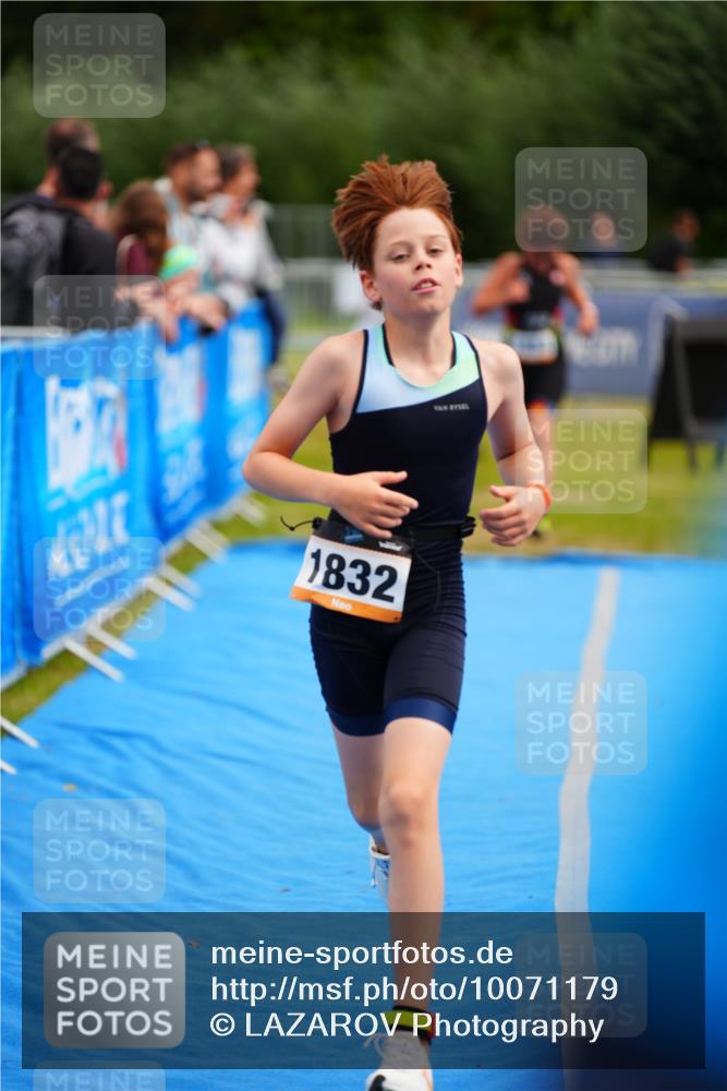 30.08.2026 - Elbe Triathlon Hamburg LAZAROV Photography http://msf.ph/oto/10071179 30.08.2026 12:57:03 Ziel 1608, 1832, 1858 meine-sportfotos.de
