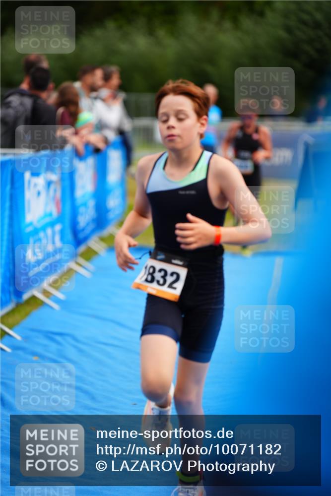 30.08.2026 - Elbe Triathlon Hamburg LAZAROV Photography http://msf.ph/oto/10071182 30.08.2026 12:57:03 Ziel 1608, 1832, 1858 meine-sportfotos.de
