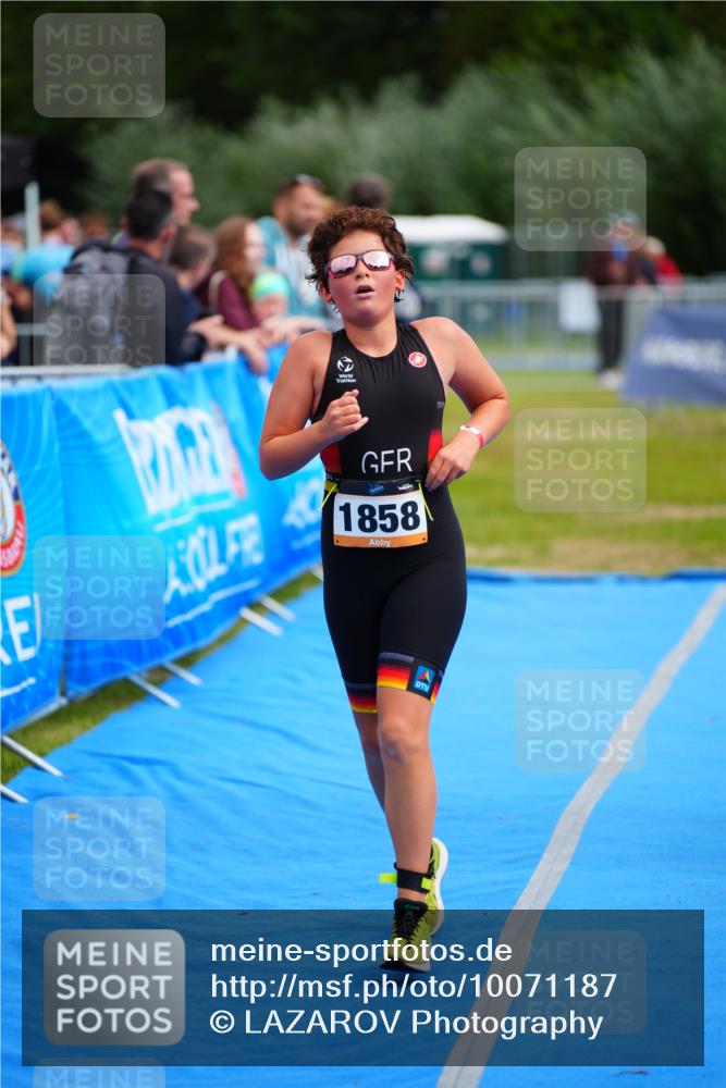 30.08.2026 - Elbe Triathlon Hamburg LAZAROV Photography http://msf.ph/oto/10071187 30.08.2026 12:57:06 Ziel 1832, 1858 meine-sportfotos.de