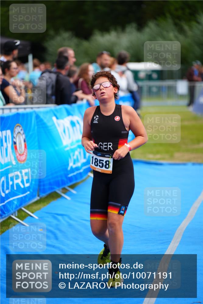 30.08.2026 - Elbe Triathlon Hamburg LAZAROV Photography http://msf.ph/oto/10071191 30.08.2026 12:57:06 Ziel 1832, 1858 meine-sportfotos.de