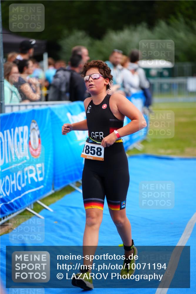 30.08.2026 - Elbe Triathlon Hamburg LAZAROV Photography http://msf.ph/oto/10071194 30.08.2026 12:57:07 Ziel 1858 meine-sportfotos.de