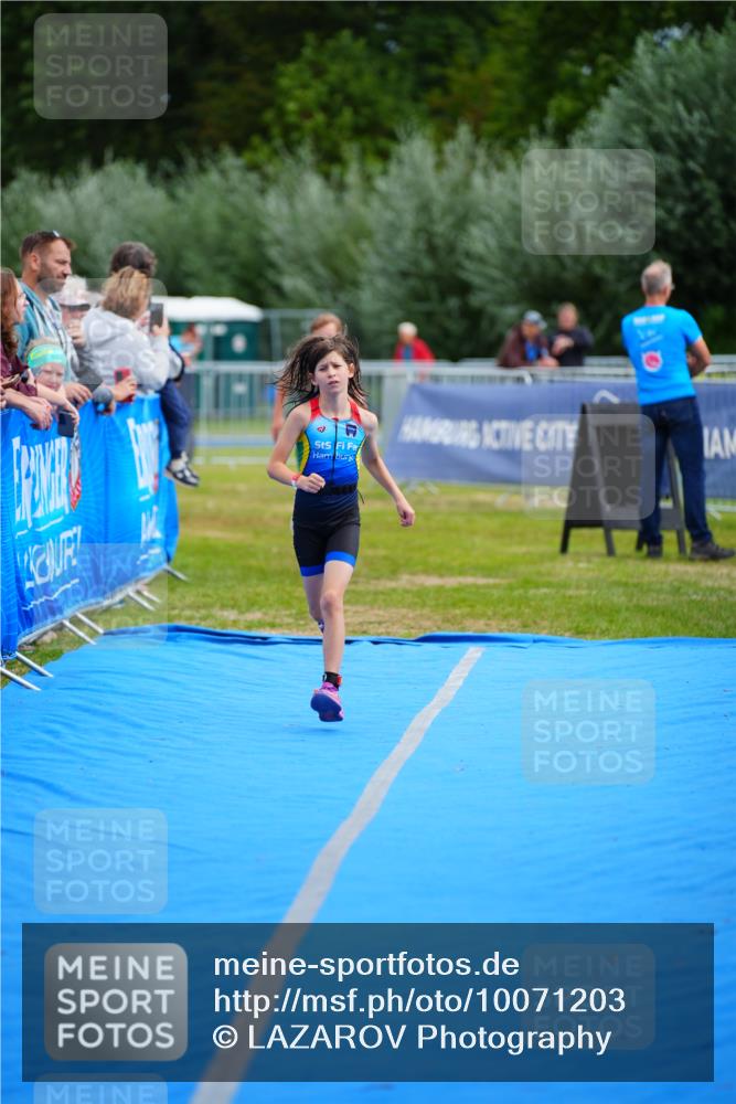 30.08.2026 - Elbe Triathlon Hamburg LAZAROV Photography http://msf.ph/oto/10071203 30.08.2026 12:57:22 Ziel 1849, 1853 meine-sportfotos.de