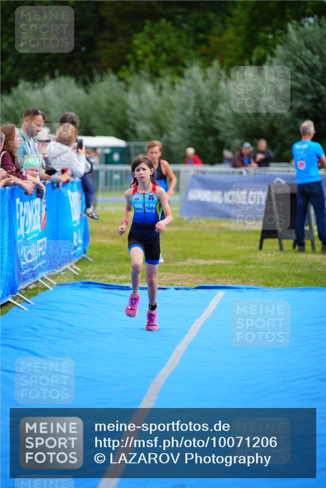 30.08.2026 - Elbe Triathlon Hamburg LAZAROV Photography http://msf.ph/oto/10071206 30.08.2026 12:57:22 Ziel 1849, 1853 meine-sportfotos.de