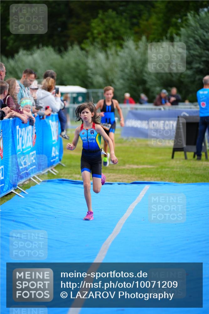 30.08.2026 - Elbe Triathlon Hamburg LAZAROV Photography http://msf.ph/oto/10071209 30.08.2026 12:57:22 Ziel 1849, 1853 meine-sportfotos.de