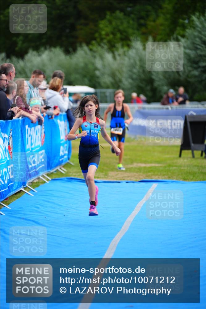 30.08.2026 - Elbe Triathlon Hamburg LAZAROV Photography http://msf.ph/oto/10071212 30.08.2026 12:57:22 Ziel 1849, 1853 meine-sportfotos.de