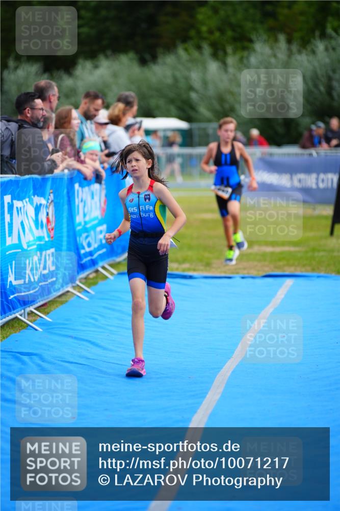 30.08.2026 - Elbe Triathlon Hamburg LAZAROV Photography http://msf.ph/oto/10071217 30.08.2026 12:57:23 Ziel 1849, 1853 meine-sportfotos.de