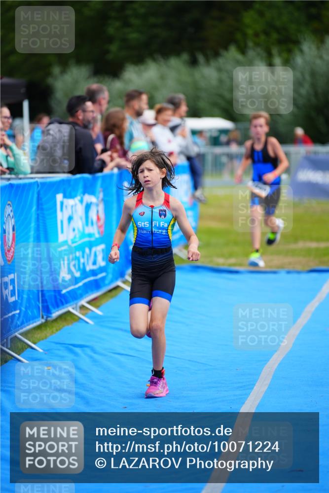 30.08.2026 - Elbe Triathlon Hamburg LAZAROV Photography http://msf.ph/oto/10071224 30.08.2026 12:57:23 Ziel 1849, 1853 meine-sportfotos.de