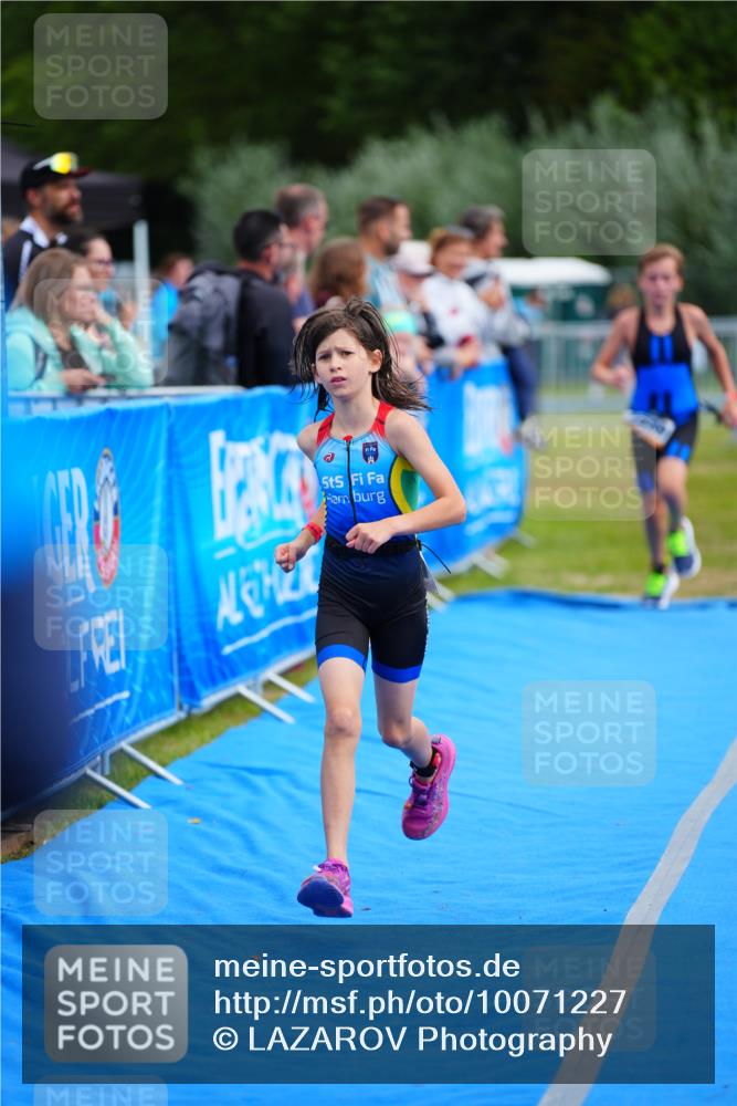 30.08.2026 - Elbe Triathlon Hamburg LAZAROV Photography http://msf.ph/oto/10071227 30.08.2026 12:57:23 Ziel 1849, 1853 meine-sportfotos.de