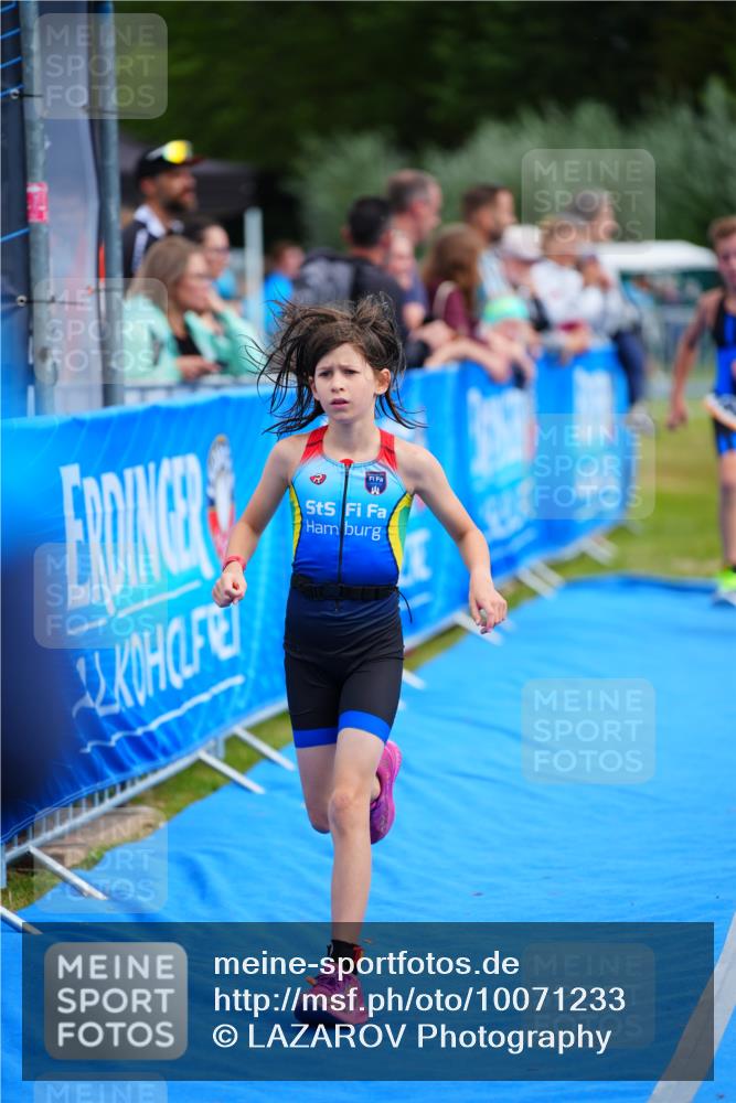 30.08.2026 - Elbe Triathlon Hamburg LAZAROV Photography http://msf.ph/oto/10071233 30.08.2026 12:57:24 Ziel 1849, 1853 meine-sportfotos.de