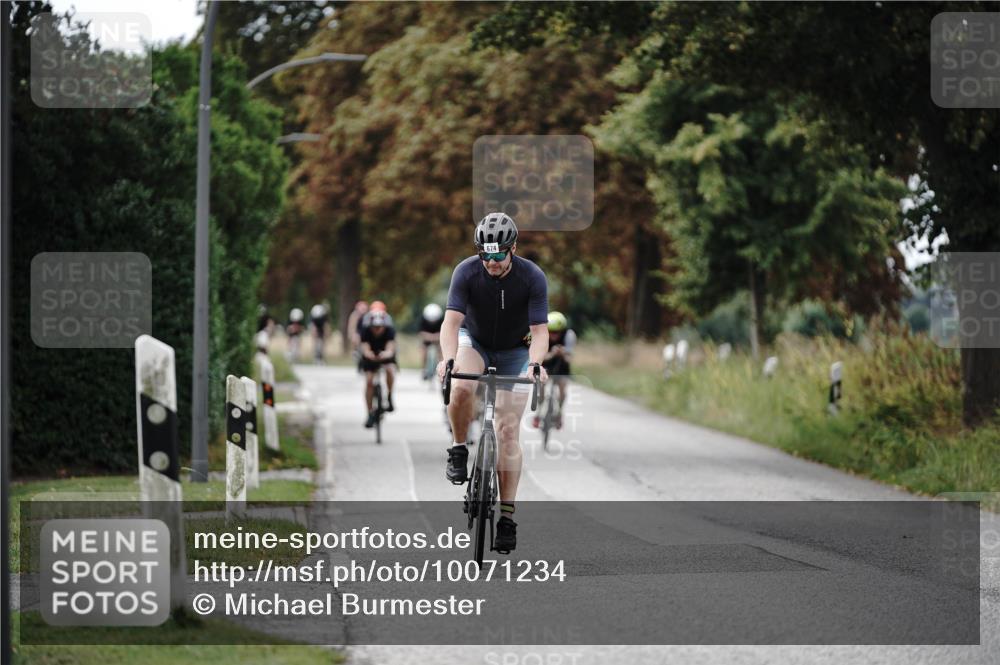30.08.2026 - Elbe Triathlon Hamburg Michael Burmester http://msf.ph/oto/10071234 30.08.2026 10:02:50 Radfahren 493, 598, 639, 662, 670, 674, 862, 870 meine-sportfotos.de