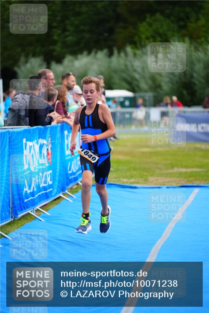 30.08.2026 - Elbe Triathlon Hamburg LAZAROV Photography http://msf.ph/oto/10071238 30.08.2026 12:57:25 Ziel 1849, 1853 meine-sportfotos.de