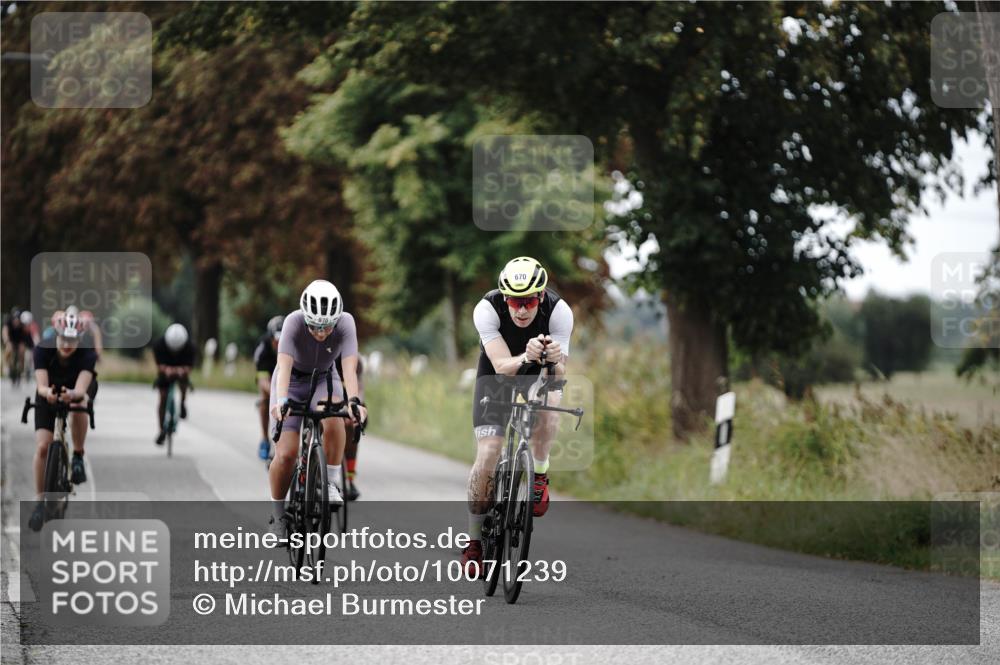 30.08.2026 - Elbe Triathlon Hamburg Michael Burmester http://msf.ph/oto/10071239 30.08.2026 10:02:53 Radfahren 493, 598, 639, 670, 674, 862, 870, 978 meine-sportfotos.de