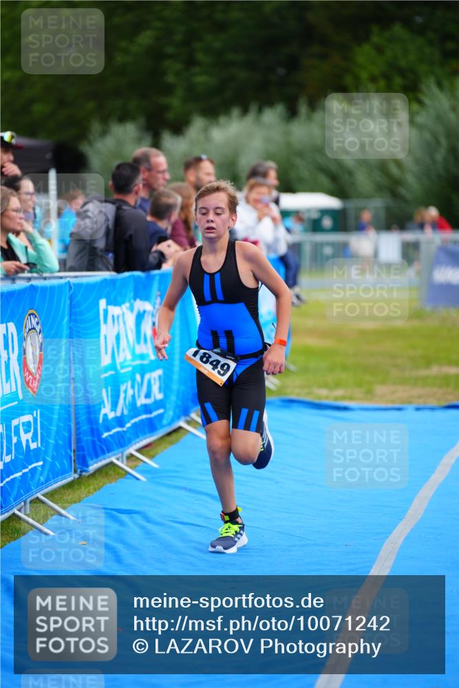 30.08.2026 - Elbe Triathlon Hamburg LAZAROV Photography http://msf.ph/oto/10071242 30.08.2026 12:57:25 Ziel 1849, 1853 meine-sportfotos.de