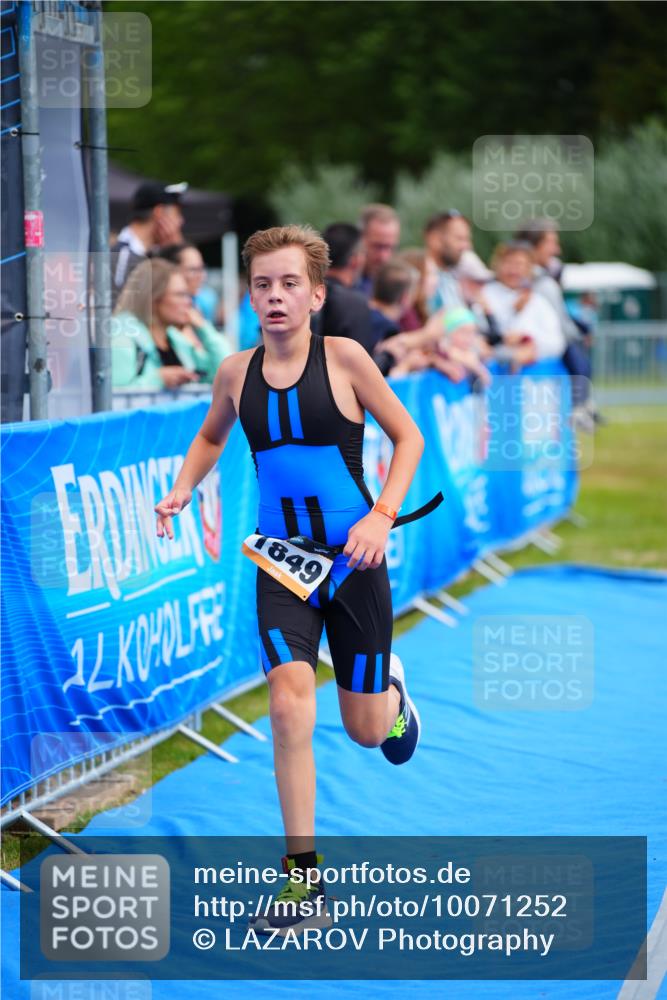 30.08.2026 - Elbe Triathlon Hamburg LAZAROV Photography http://msf.ph/oto/10071252 30.08.2026 12:57:26 Ziel 1849, 1853 meine-sportfotos.de