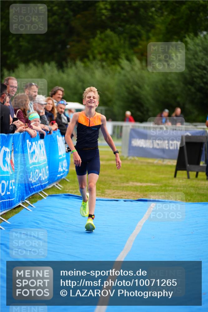 30.08.2026 - Elbe Triathlon Hamburg LAZAROV Photography http://msf.ph/oto/10071265 30.08.2026 12:57:43 Ziel 1792 meine-sportfotos.de
