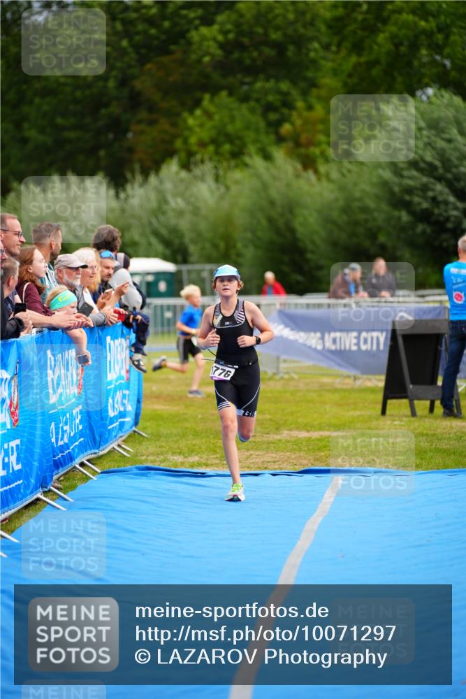 30.08.2026 - Elbe Triathlon Hamburg LAZAROV Photography http://msf.ph/oto/10071297 30.08.2026 12:57:57 Ziel 1776 meine-sportfotos.de