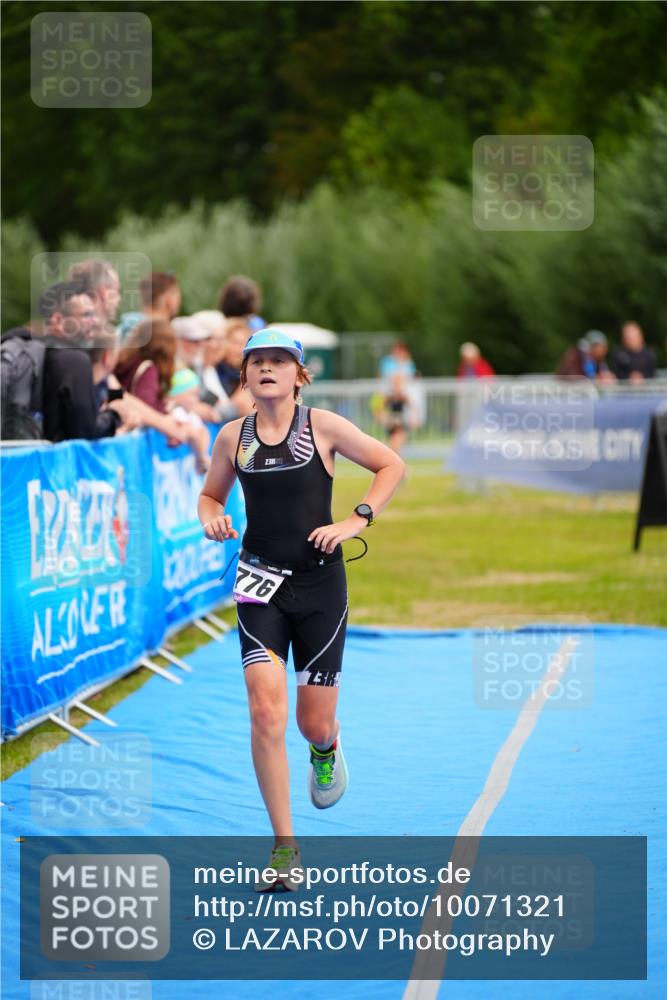 30.08.2026 - Elbe Triathlon Hamburg LAZAROV Photography http://msf.ph/oto/10071321 30.08.2026 12:57:59 Ziel 1776 meine-sportfotos.de
