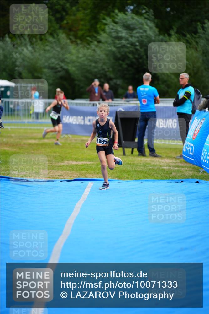 30.08.2026 - Elbe Triathlon Hamburg LAZAROV Photography http://msf.ph/oto/10071333 30.08.2026 12:58:07 Ziel 1865 meine-sportfotos.de