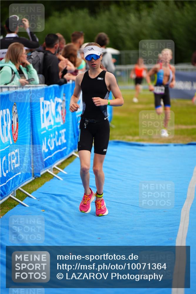 30.08.2026 - Elbe Triathlon Hamburg LAZAROV Photography http://msf.ph/oto/10071364 30.08.2026 12:58:33 Ziel 1779, 1806 meine-sportfotos.de