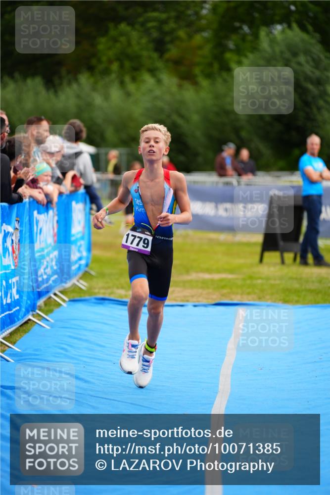 30.08.2026 - Elbe Triathlon Hamburg LAZAROV Photography http://msf.ph/oto/10071385 30.08.2026 12:58:35 Ziel 1779, 1806, 1870 meine-sportfotos.de