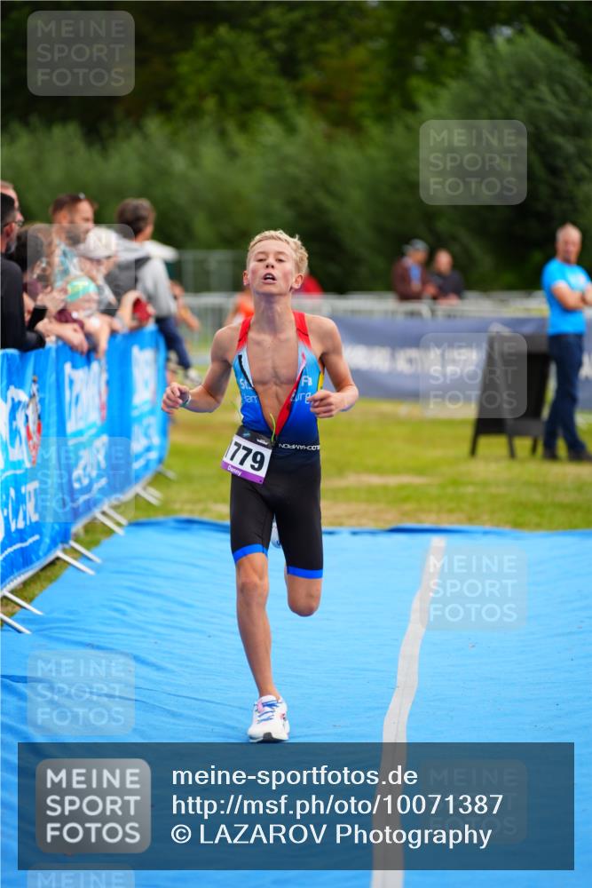 30.08.2026 - Elbe Triathlon Hamburg LAZAROV Photography http://msf.ph/oto/10071387 30.08.2026 12:58:36 Ziel 1779, 1806, 1870 meine-sportfotos.de