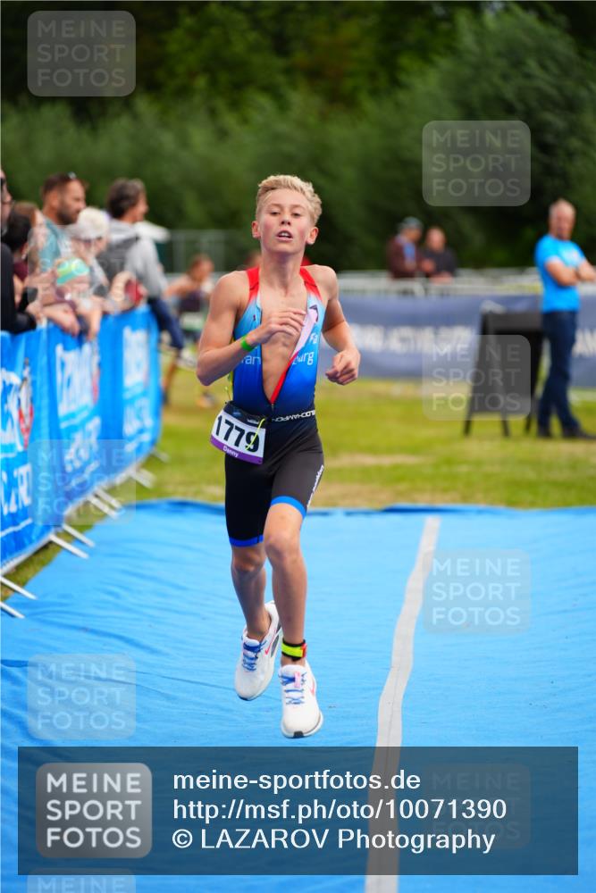 30.08.2026 - Elbe Triathlon Hamburg LAZAROV Photography http://msf.ph/oto/10071390 30.08.2026 12:58:36 Ziel 1779, 1806, 1870 meine-sportfotos.de