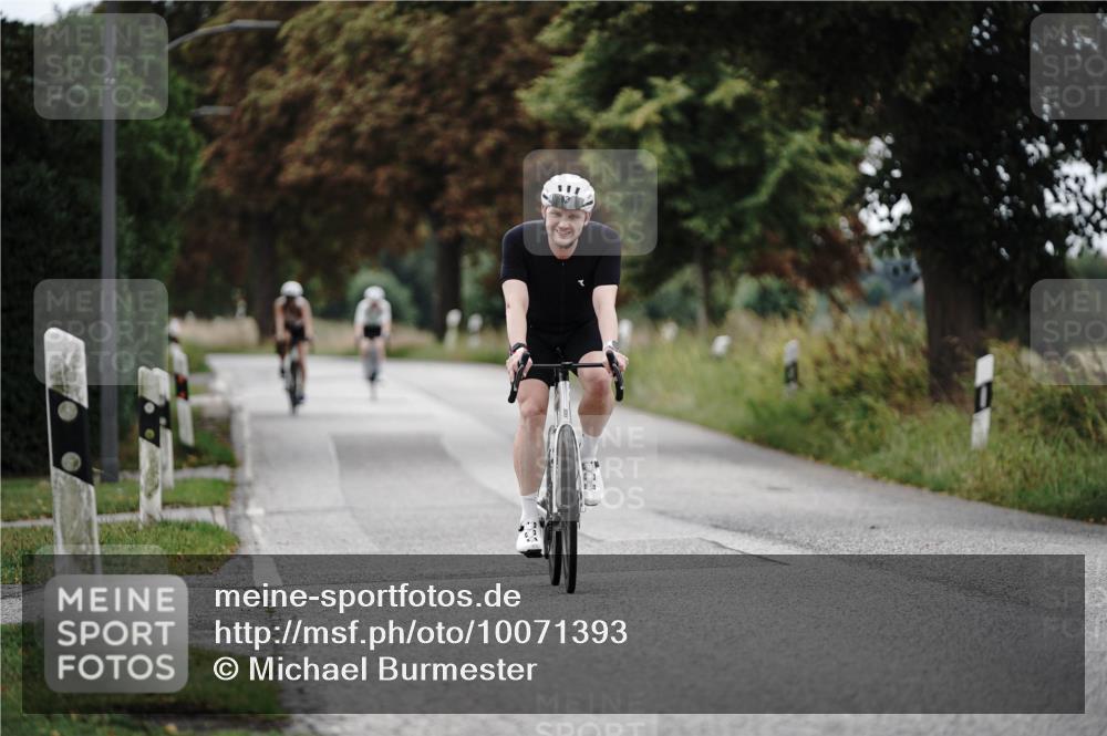 30.08.2026 - Elbe Triathlon Hamburg Michael Burmester http://msf.ph/oto/10071393 30.08.2026 10:04:30 Radfahren 553, 623, 809, 904 meine-sportfotos.de