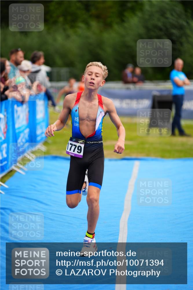 30.08.2026 - Elbe Triathlon Hamburg LAZAROV Photography http://msf.ph/oto/10071394 30.08.2026 12:58:36 Ziel 1779, 1806, 1870 meine-sportfotos.de