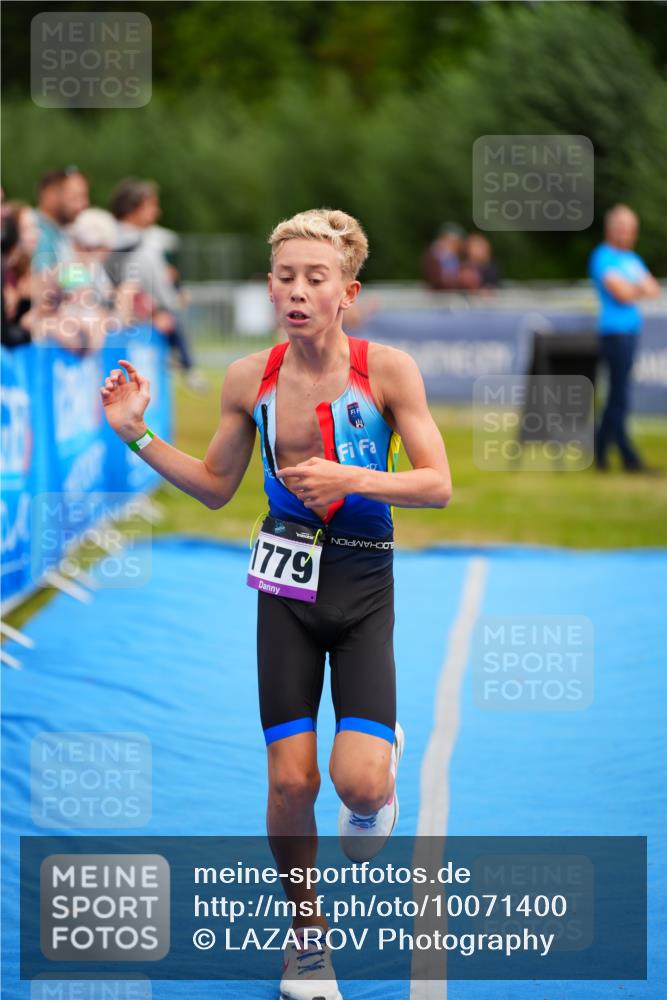 30.08.2026 - Elbe Triathlon Hamburg LAZAROV Photography http://msf.ph/oto/10071400 30.08.2026 12:58:36 Ziel 1779, 1806, 1870 meine-sportfotos.de