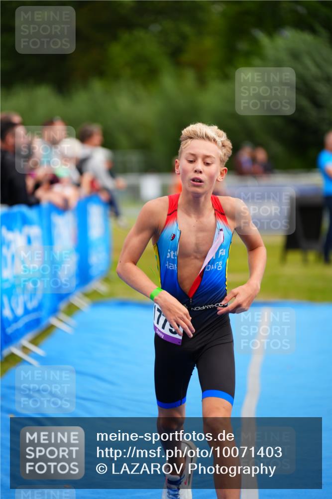 30.08.2026 - Elbe Triathlon Hamburg LAZAROV Photography http://msf.ph/oto/10071403 30.08.2026 12:58:37 Ziel 1779, 1806, 1870 meine-sportfotos.de