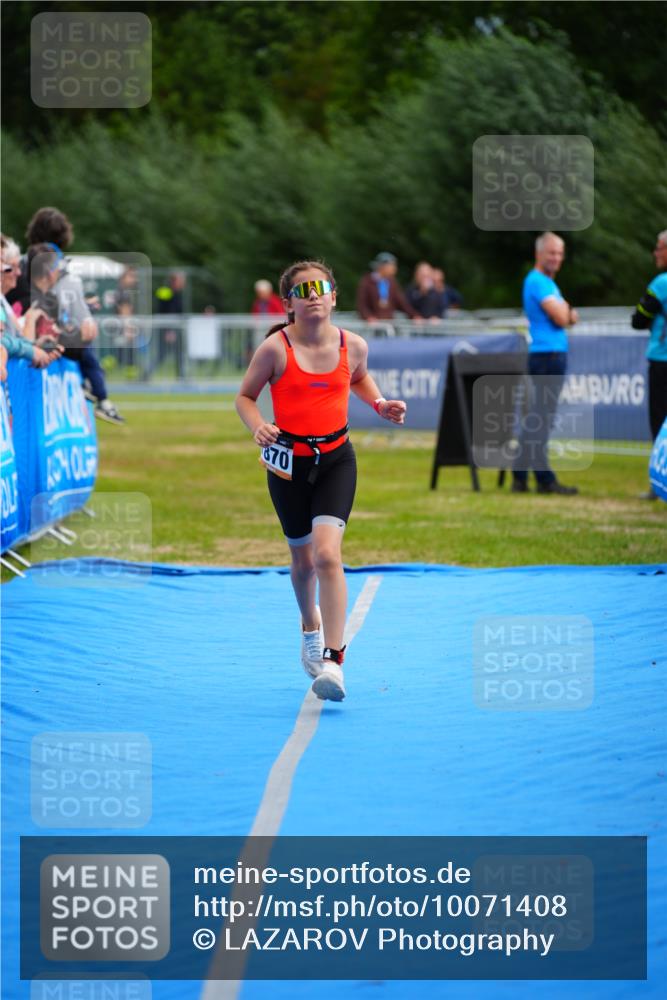 30.08.2026 - Elbe Triathlon Hamburg LAZAROV Photography http://msf.ph/oto/10071408 30.08.2026 12:58:42 Ziel 1870 meine-sportfotos.de