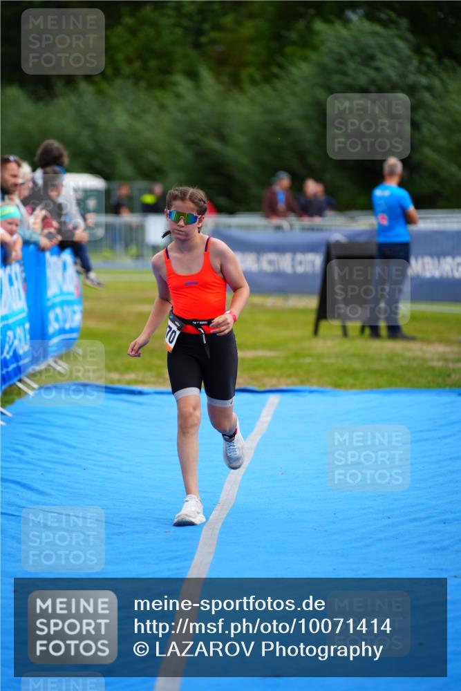 30.08.2026 - Elbe Triathlon Hamburg LAZAROV Photography http://msf.ph/oto/10071414 30.08.2026 12:58:43 Ziel 1870 meine-sportfotos.de