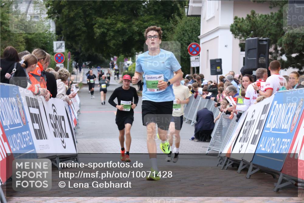 30.08.2026 - Blankeneser Heldenlauf Lena Gebhardt http://msf.ph/oto/10071428 30.08.2026 10:11:43 Ziel 5289, 5487, 5492, 5835 meine-sportfotos.de