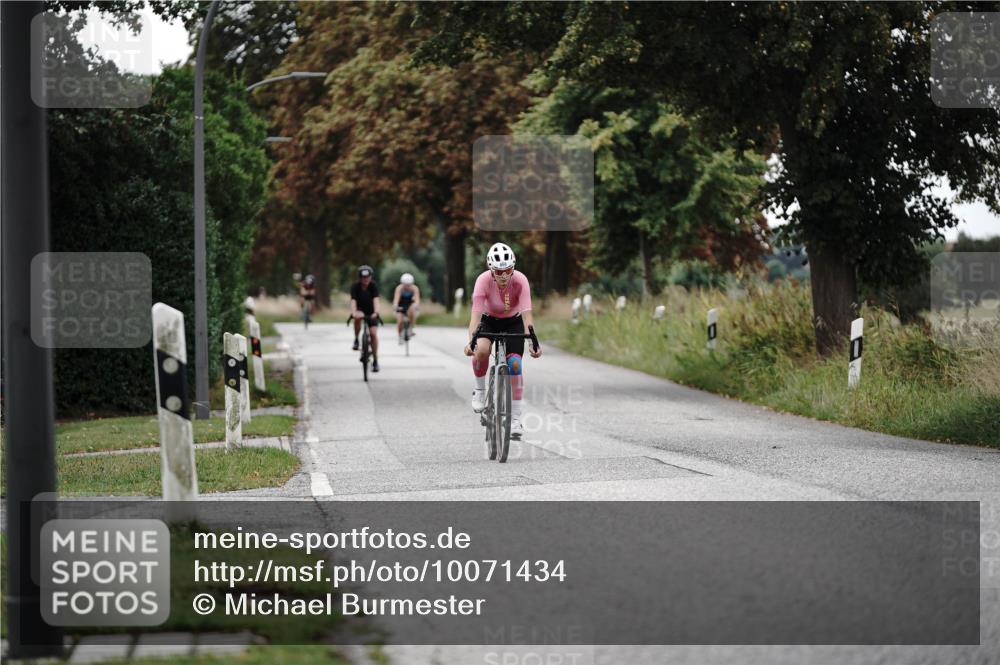 30.08.2026 - Elbe Triathlon Hamburg Michael Burmester http://msf.ph/oto/10071434 30.08.2026 10:05:03 Radfahren 821, 868, 925 meine-sportfotos.de