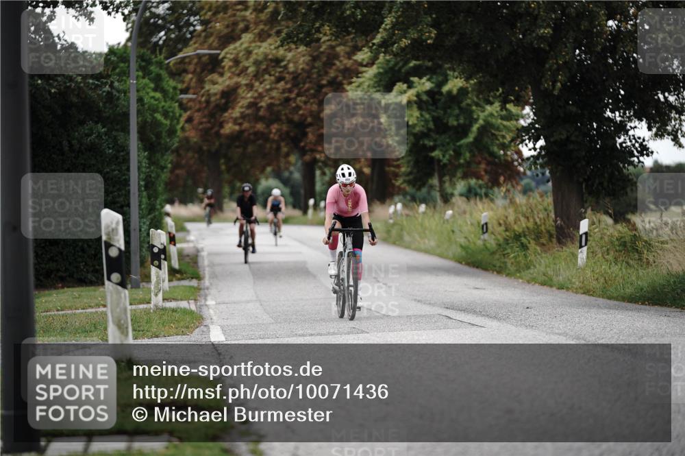 30.08.2026 - Elbe Triathlon Hamburg Michael Burmester http://msf.ph/oto/10071436 30.08.2026 10:05:03 Radfahren 821, 868, 925 meine-sportfotos.de