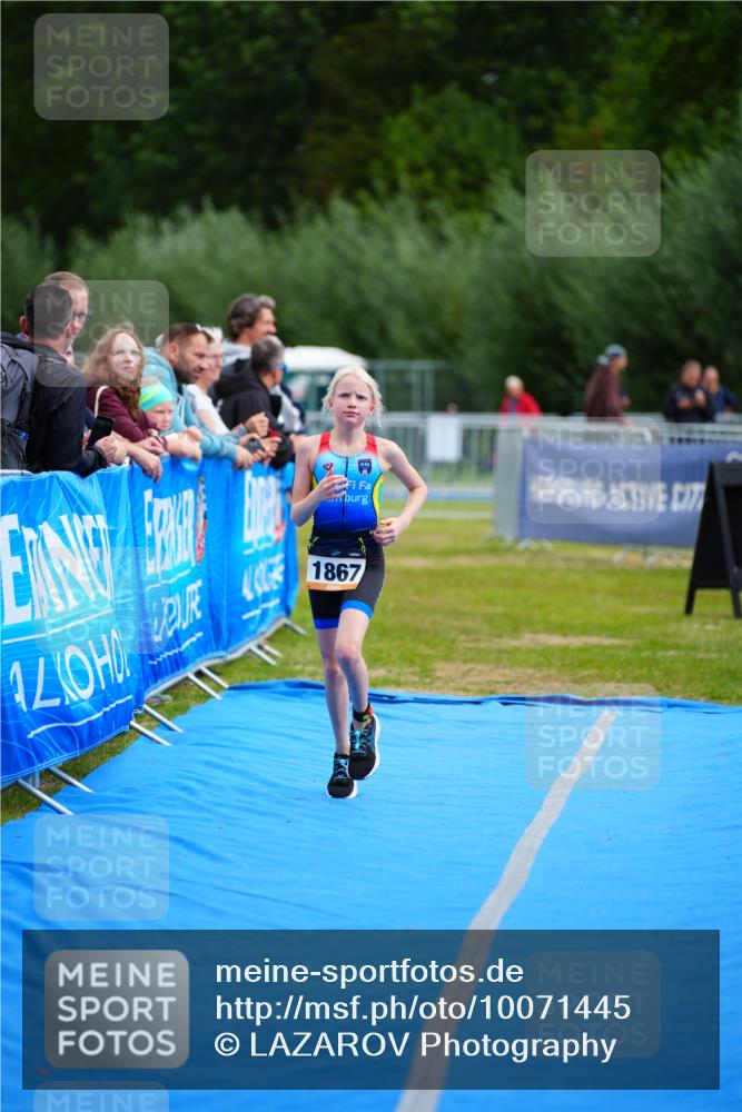 30.08.2026 - Elbe Triathlon Hamburg LAZAROV Photography http://msf.ph/oto/10071445 30.08.2026 12:58:56 Ziel 1867 meine-sportfotos.de