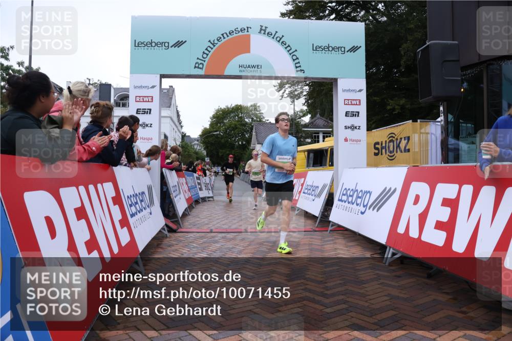 30.08.2026 - Blankeneser Heldenlauf Lena Gebhardt http://msf.ph/oto/10071455 30.08.2026 10:11:45 Ziel 5289, 5487, 5492, 5835 meine-sportfotos.de