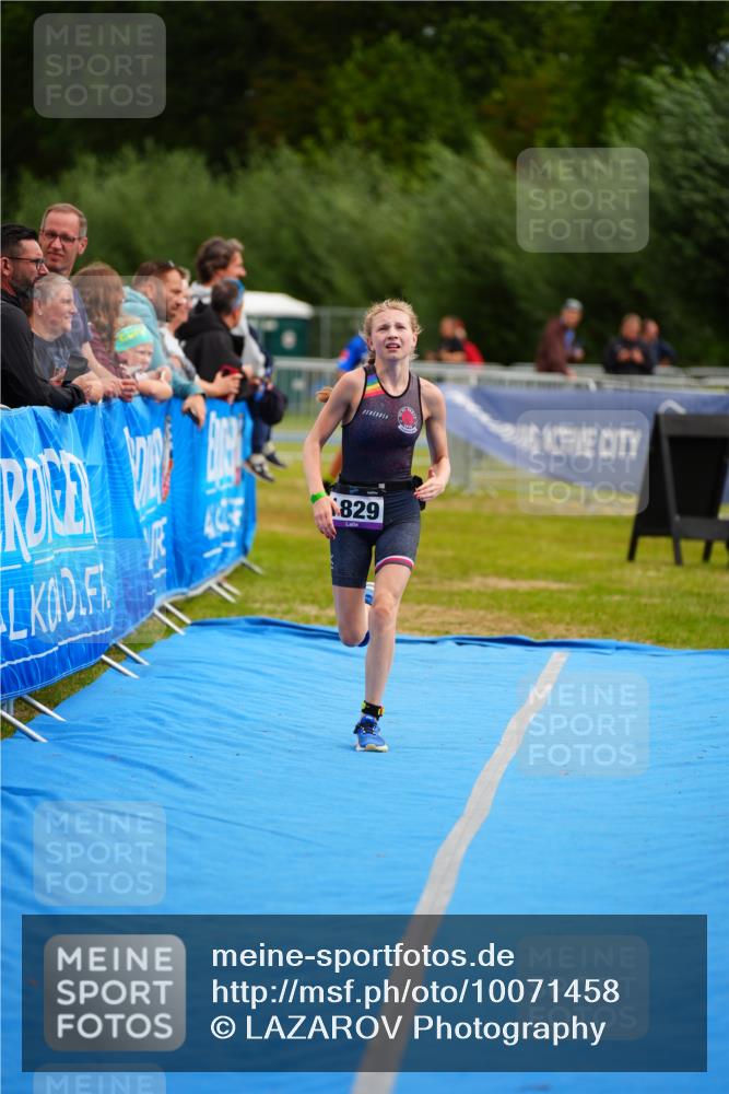 30.08.2026 - Elbe Triathlon Hamburg LAZAROV Photography http://msf.ph/oto/10071458 30.08.2026 12:59:06 Ziel 1829 meine-sportfotos.de