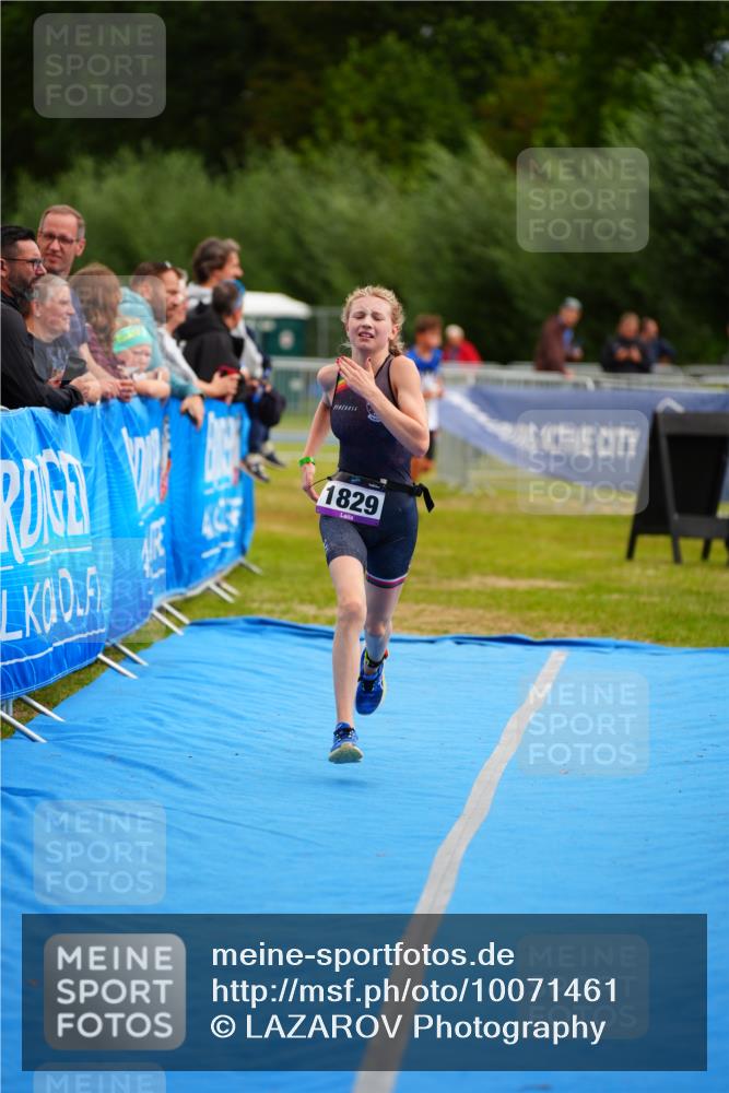 30.08.2026 - Elbe Triathlon Hamburg LAZAROV Photography http://msf.ph/oto/10071461 30.08.2026 12:59:06 Ziel 1829 meine-sportfotos.de