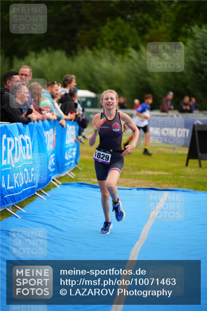 30.08.2026 - Elbe Triathlon Hamburg LAZAROV Photography http://msf.ph/oto/10071463 30.08.2026 12:59:06 Ziel 1829 meine-sportfotos.de