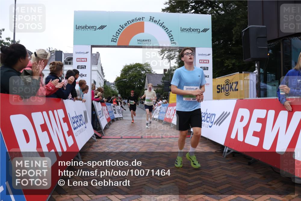 30.08.2026 - Blankeneser Heldenlauf Lena Gebhardt http://msf.ph/oto/10071464 30.08.2026 10:11:45 Ziel 5289, 5487, 5492, 5835 meine-sportfotos.de