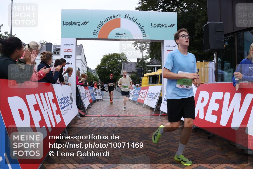 30.08.2026 - Blankeneser Heldenlauf Lena Gebhardt http://msf.ph/oto/10071469 30.08.2026 10:11:46 Ziel 5289, 5487, 5492, 5835 meine-sportfotos.de
