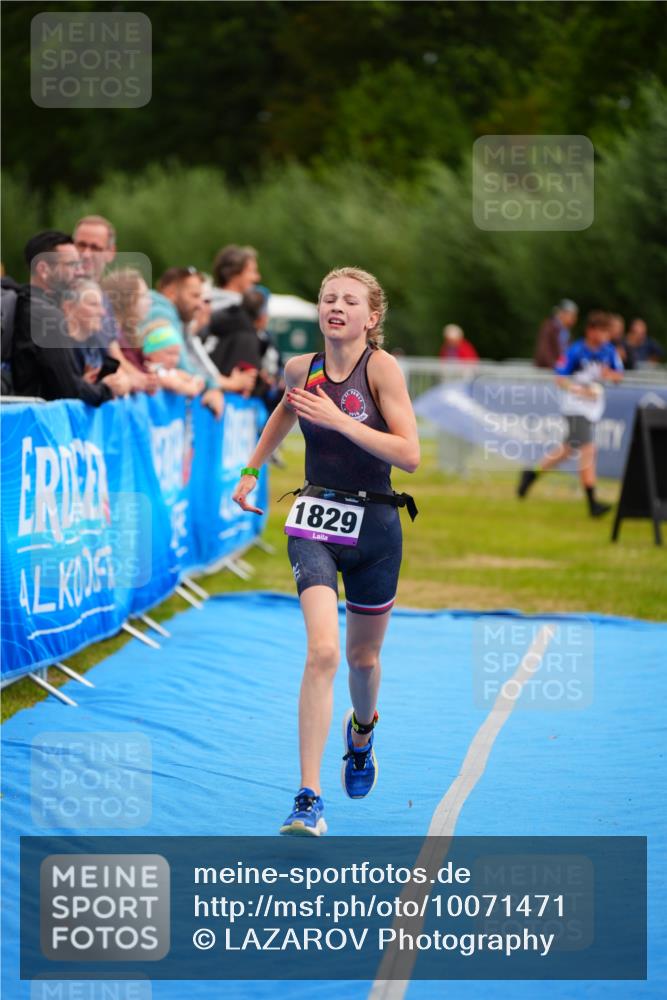 30.08.2026 - Elbe Triathlon Hamburg LAZAROV Photography http://msf.ph/oto/10071471 30.08.2026 12:59:06 Ziel 1829 meine-sportfotos.de